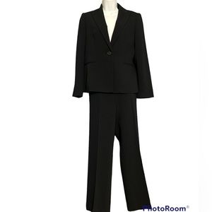 Kasper 2PC Pant Suit Women’s Size 8 Blazer Buttons Black Pinstriped and pants